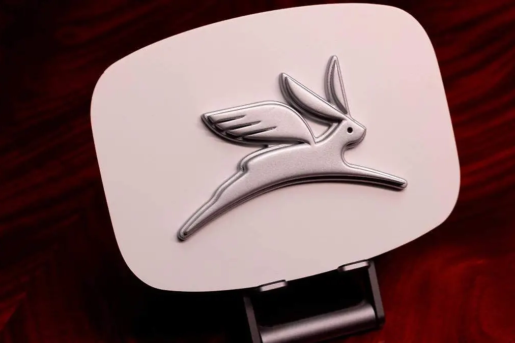 Auto eléctrico Olinia ya tiene emblema