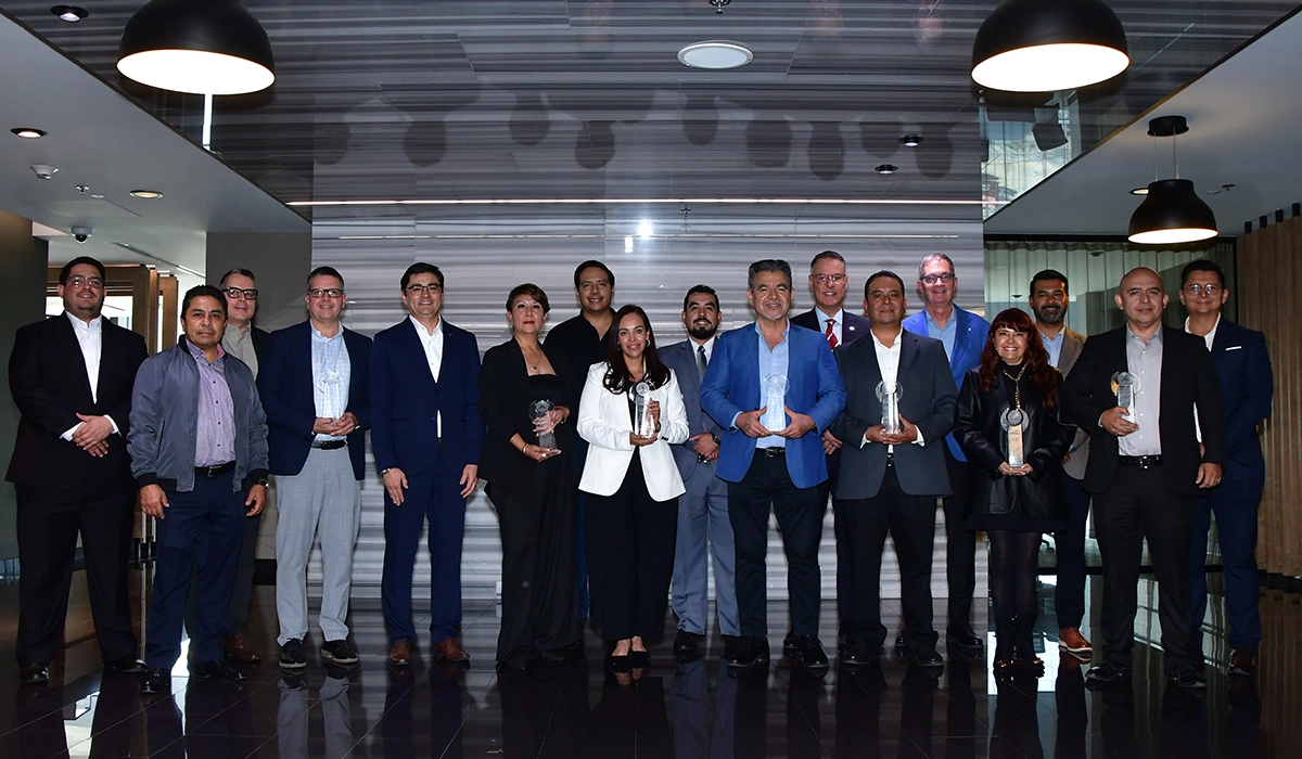 Mercedes-Benz reconoce a nueve proveedores en México por sus estándares de calidad